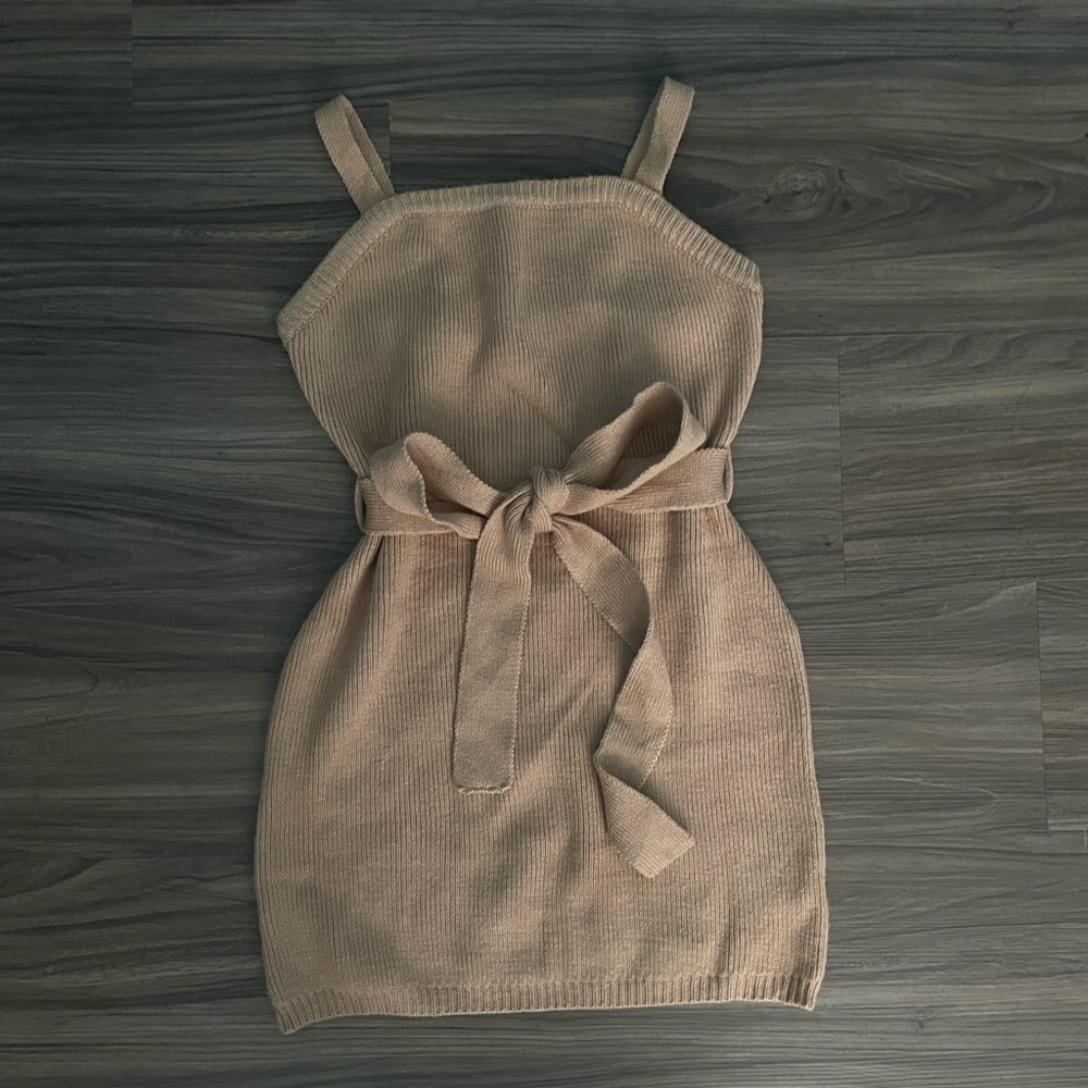 Brown sweater dress with bow details